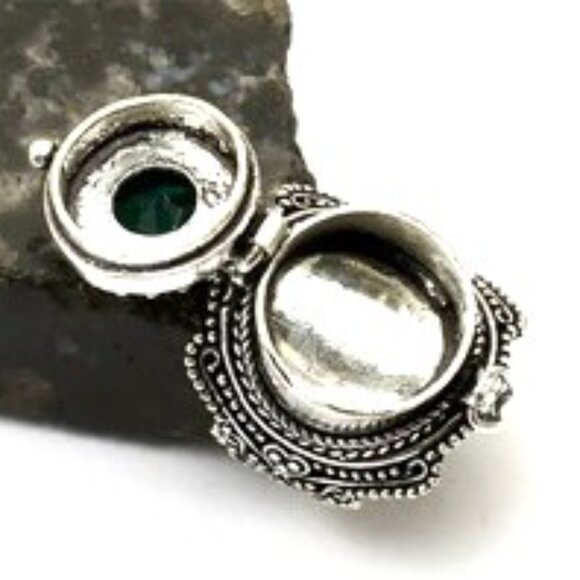 Beautiful Apatite Gemstone Sterling Silver Poison Ring 7.5 - Picture 2 of 3